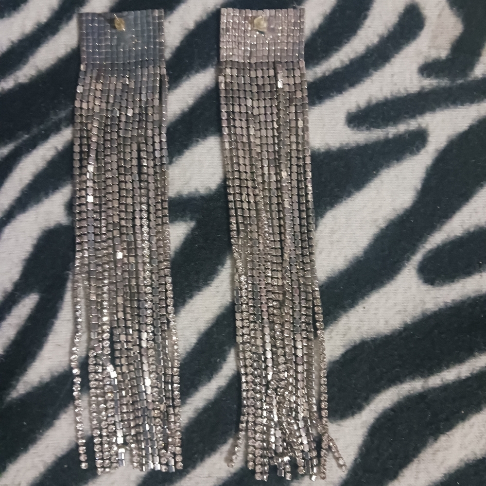 Women silver rhinestone fashion fringe long earrings - Picture 6 of 7